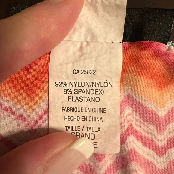 La Blanca Swimsuit Cover Up. Size Large. Beautiful colors and comfortable! - Picture 9 of 9